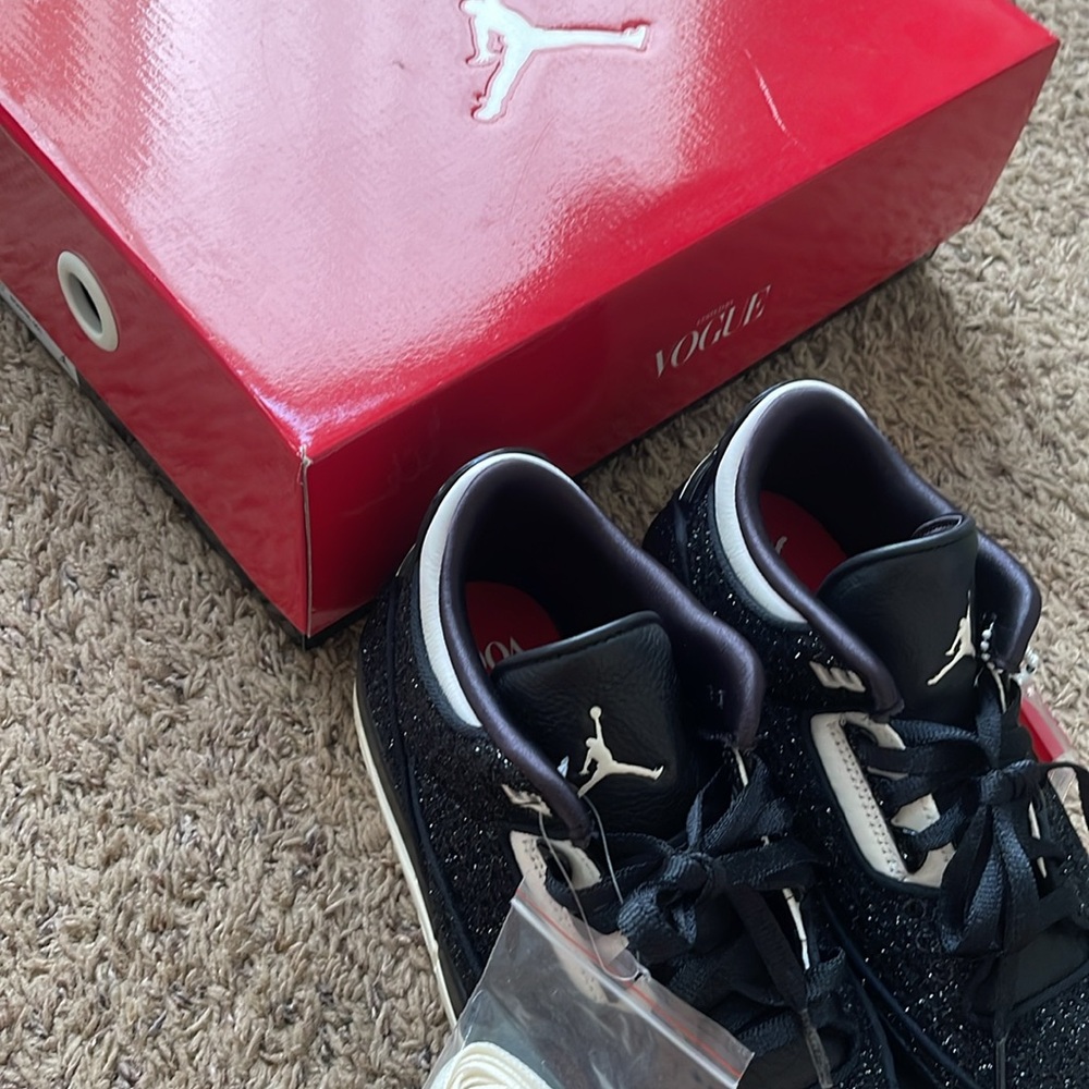 Air Jordan 3 Retro Awok Vogue Edition Sneakers 8.5 - Picture 13 of 13